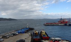 Çanakkale Boğazı fırtına nedeniyle trafiğe kapandı