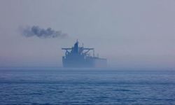 Çok sayıda gemi İran limanlarının uzağına demir attı