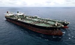 Malezya açıklarında yasa dışı petrol operasyonu: İki tanker alıkonuldu