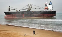 Sarıyer'de karaya oturan gemi kurtarıldı