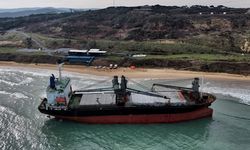 Sarıyer'de karaya oturan gemide hasar tespiti