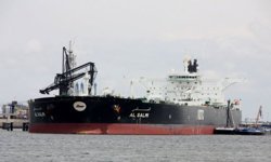 Dubai limanı açıklarındaki tankere saldırı: Petrol sızıntısı uyarısı