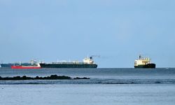 52 Fransız gemisi Basra Körfezi'nde mahsur kaldı