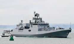 Hindistan, Umman Körfezi yakınına savaş gemileri gönderiyor