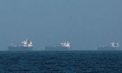 140 konteyner gemisi Körfez'de mahsur