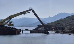 Bodrum'da kaçak iskelelerin yıkımına başlandı
