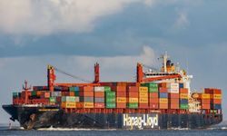 Maersk ve Hapag-Lloyd’un işlettiği gemiye Cebel Ali açıklarında saldırı