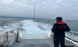 Kuşadası açıklarında motoru bozulan tekne kurtarıldı