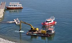 Van Gölü’nde sular çekildi, Akdamar’daki iskele yenileniyor