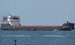 Azak Denizi'nde saldırıya uğrayan Rus tahıl gemisi battı