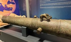 Söküme gelen gemiden 17. yüzyıla ait bronz top çıktı