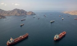 Hürmüz'de 800 gemi geçiş için bekliyor