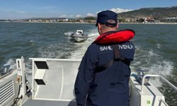 Çanakkale'de sürüklenen bottaki 3 kişi kurtarıldı