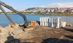 Faroz Limanı'nda 21 tonluk beton blokların dizilmesine başlandı