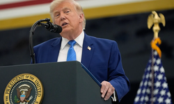 Trump: İran Hürmüz'den geçen gemilere 4 İHA fırlattı