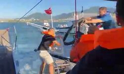 İzmir'de su alan teknedeki 6 yolcu kurtarıldı