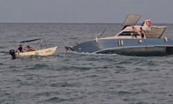 Teknede mahsur kalanları kurtarmak için giden tekne de arızalandı
