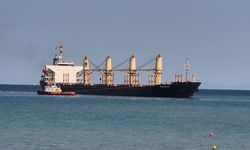 Tekirdağ açıklarında karaya oturan yük gemisini kurtarma çalışmaları sürüyor