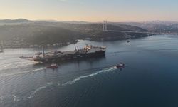 325 metrelik dev boru döşeme gemisi İstanbul Boğazı’ndan geçiş yaptı