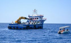 Antalya'da 50 yapay resif denize indirildi