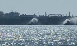 Mısır'da iki LNG gemisi İHA saldırısıyla alev aldı