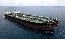 İran ham petrolü taşıyan tankerler Malezya açıklarında bekliyor