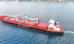 Füze ve İHA'ların hedefi olan gemi, İstanbul Boğazı'ndan geçti