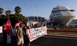 İsrailli turistleri taşıyan yolcu gemisi Pire Limanı’nda protesto edildi
