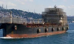 Rus tankerleri saldırılara karşı 'kafes zırhıyla' seyrediyor