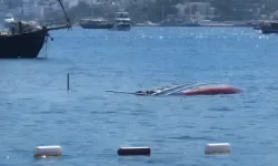 Yelkenli tekne sulara gömüldü