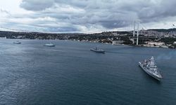 Deniz Kuvvetleri Günü’nde 15 savaş gemisi İstanbul Boğazı’ndan geçti