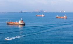 Hürmüz’de tanker trafiği geriledi, petrol fiyatları fırladı