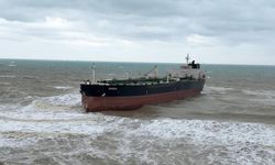 Dron saldırısına uğrayan tanker Karadeniz'de karaya oturdu