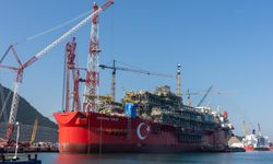 Türkiye'nin ilk yüzer üretim platformu görev yerine uğurlanıyor