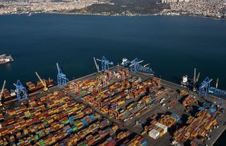 Ege Bölgesi’nin 10 aylık dış ticaret fazlası 8 milyar doları aştı