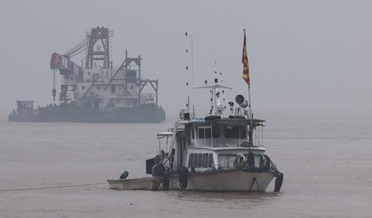 Çin’de kargo gemisi köprüye çarptı: 4 kişi kayıp