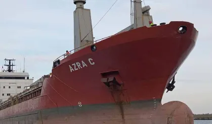 Zeytinburnu açıklarında 8 aydır mahsur kalan denizciler yardım bekliyor