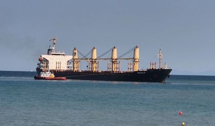 Tekirdağ açıklarında karaya oturan yük gemisini kurtarma çalışmaları sürüyor
