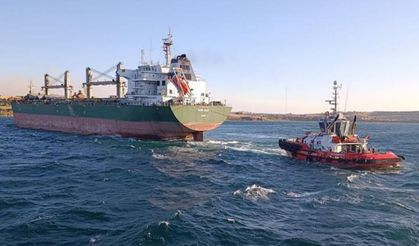 Çanakkale Boğazı’nda karaya oturan dökme yük gemisi yüzdürüldü