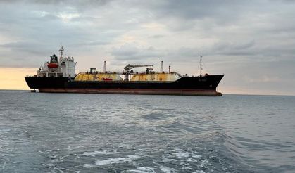 Dron saldırısına uğrayan tanker Sürmene Tersanesi'nde tamir sırasında