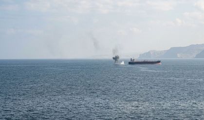 Umman açıklarında seyreden tankerin yakınında şüpheli patlama