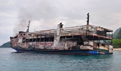 Yolcu feribotu yandı: 5 kişi öldü, 87 kişi kayıp
