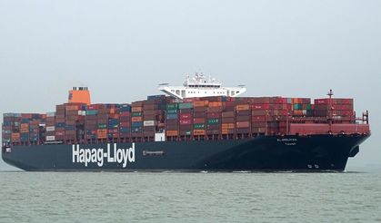 Hapag-Lloyd gemisi Süveyş Kanalı’ndan geçti