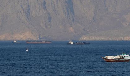 "Hürmüz'e izinsiz giren tankerler deniz mayınlarına çarptı"