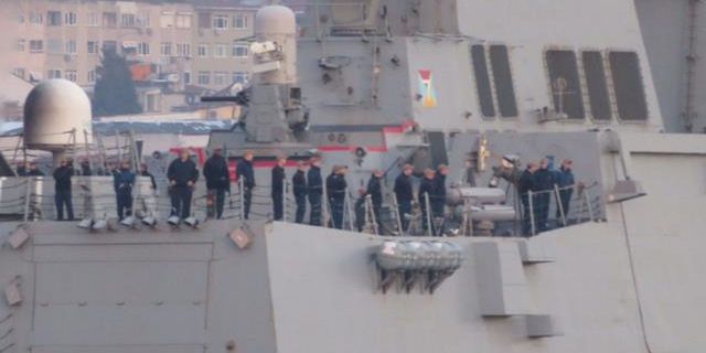 ABD Büyükelçisi, İstanbul Boğaz'ındaki savaş gemisini ziyaret etti