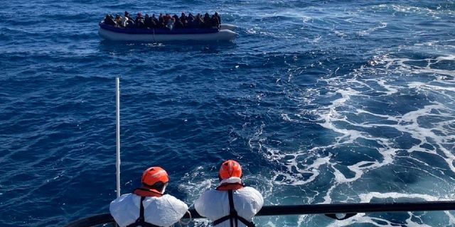 İzmir açıklarında 62 düzensiz göçmen kurtarıldı