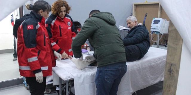 TCG Bayraktar yaralanan vatandaşlara aralıksız tedavi hizmeti sağlıyor