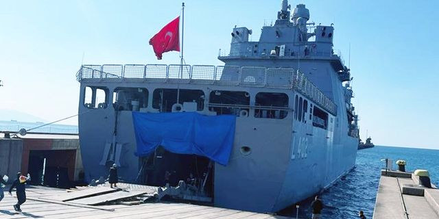 Bayraktar gemisinde depremzedelere ameliyat hizmeti devam ediyor