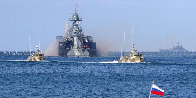 Rus Donanması'ndan Karadeniz'de tatbikat