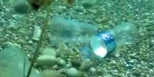 Konyaaltı'nda denizin dibinde yakışmayan görüntüler
